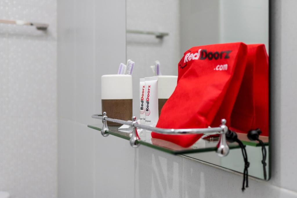 Fotografie z fotogalerie ubytování RedDoorz Plus @ Vantas Hotel Parbaba v destinaci Sinapuran