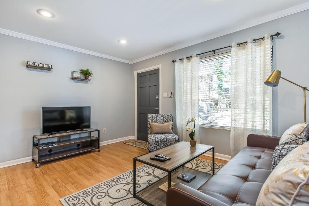 The Best Midtown Location by Piedmont Park - One-Bedroom Apartment
