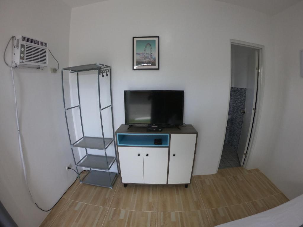 TV a/nebo společenská místnost v ubytování Paradise Beach Guest House