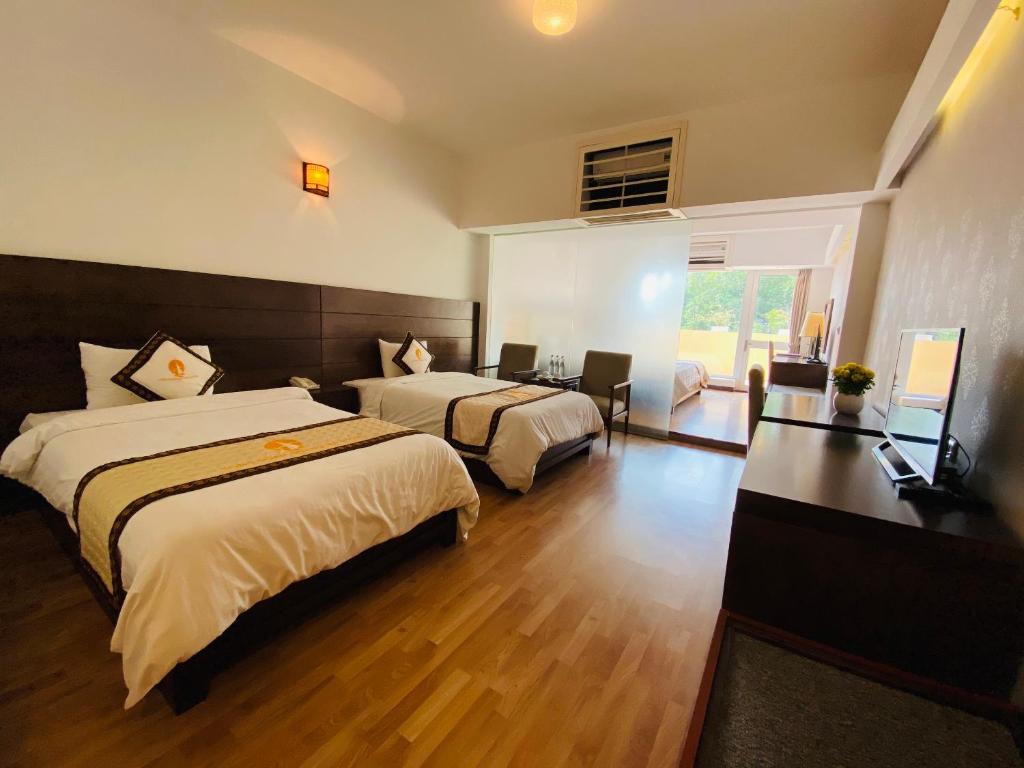 Postel nebo postele na pokoji v ubytování Khách sạn Công Đoàn Quảng Bá