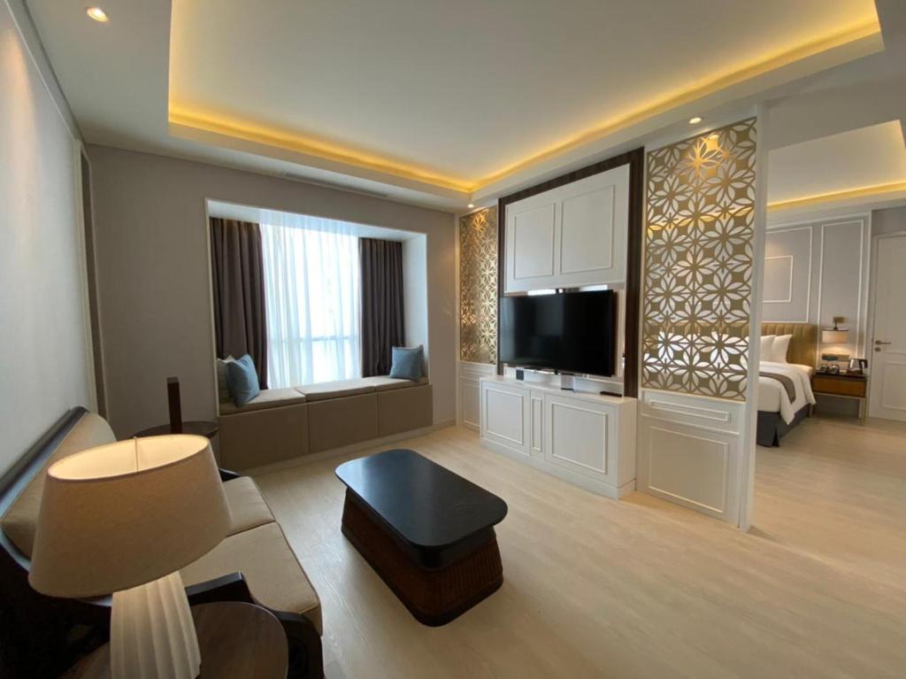 Televisyen dan/atau pusat hiburan di Sutasoma Hotel