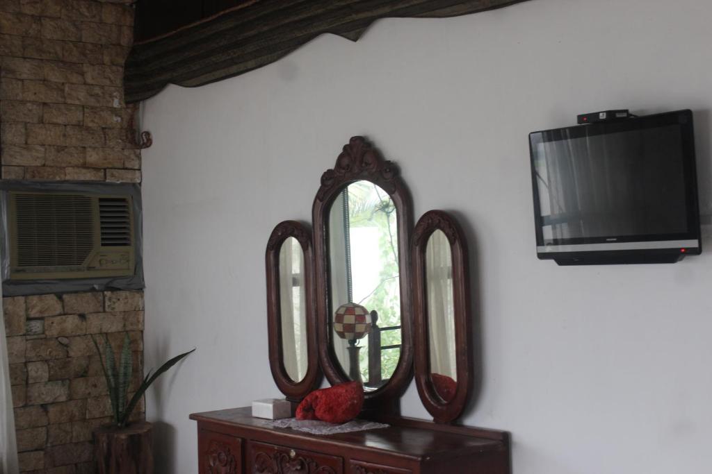 TV a/nebo společenská místnost v ubytování RedDoorz Hostel Hardin De Corales La Union