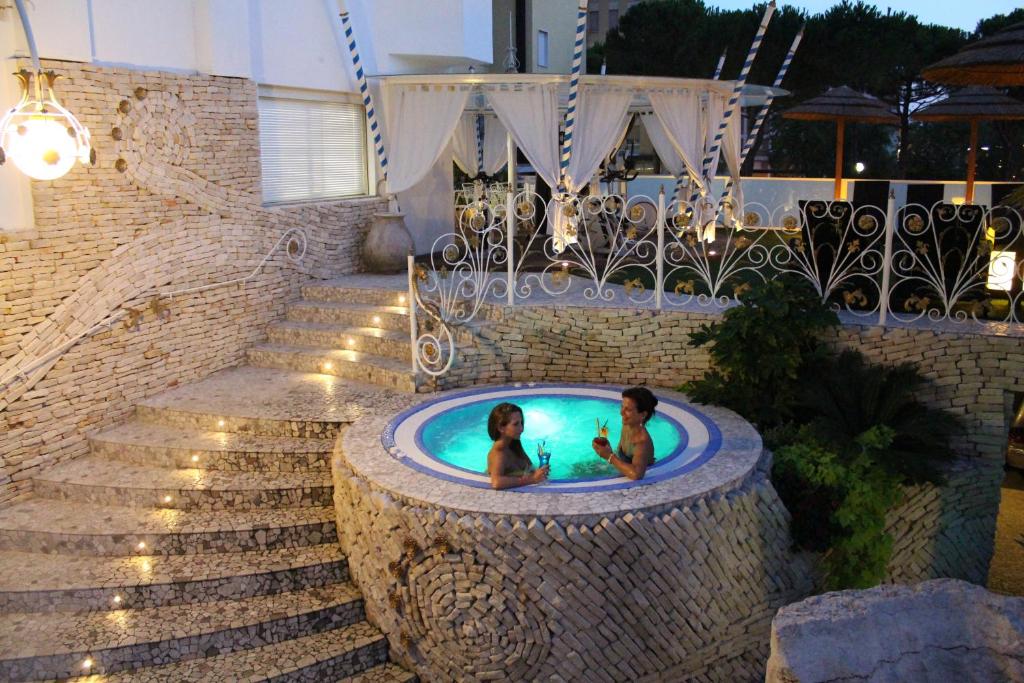 Bazén v ubytování Milton Boutique Hotel - Adults Only nebo v jeho okolí