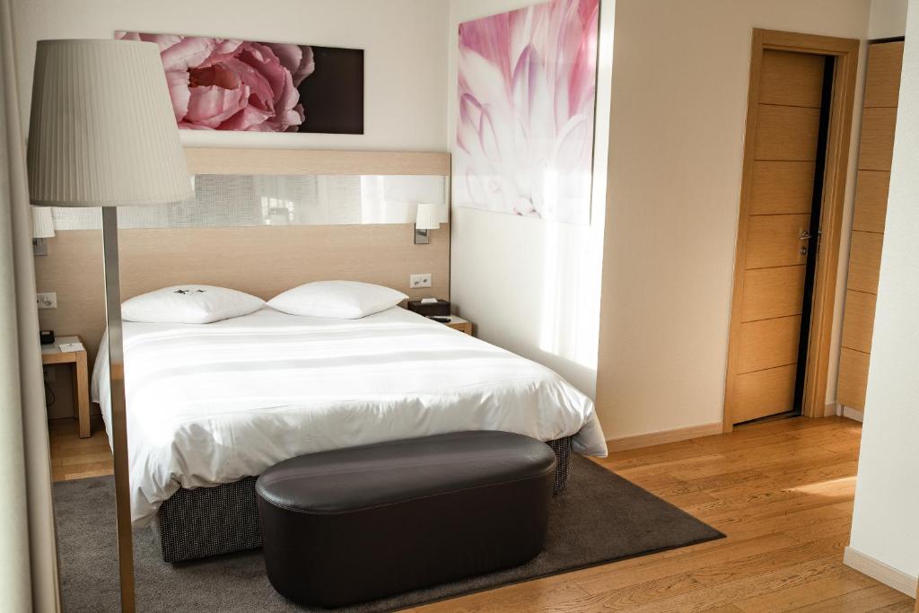 Postel nebo postele na pokoji v ubytování Starling Hôtel Résidence Genève