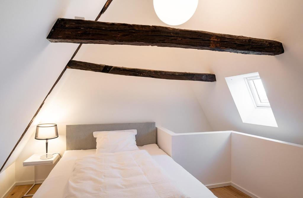 Postel nebo postele na pokoji v ubytování Michaelis Suite - Schrangen-Suites-1389