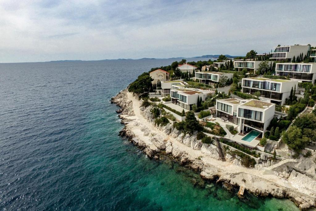 Et luftfoto af Golden Rays Luxury Villas & Apartments