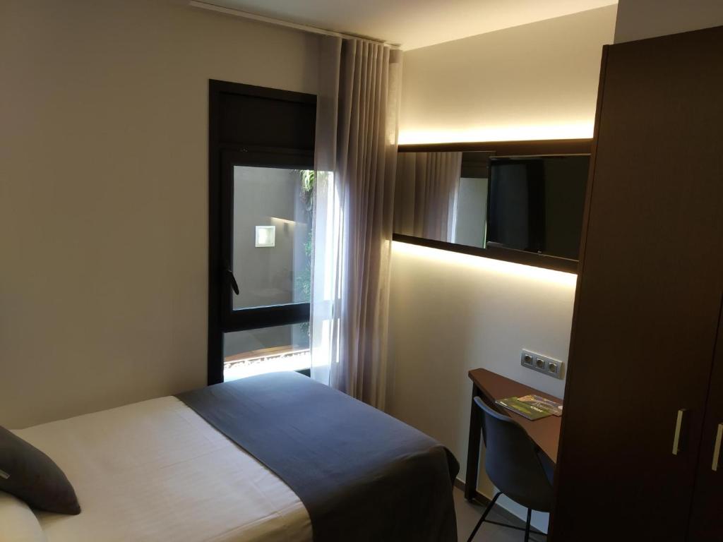 Postel nebo postele na pokoji v ubytování Hotel Olot Centre