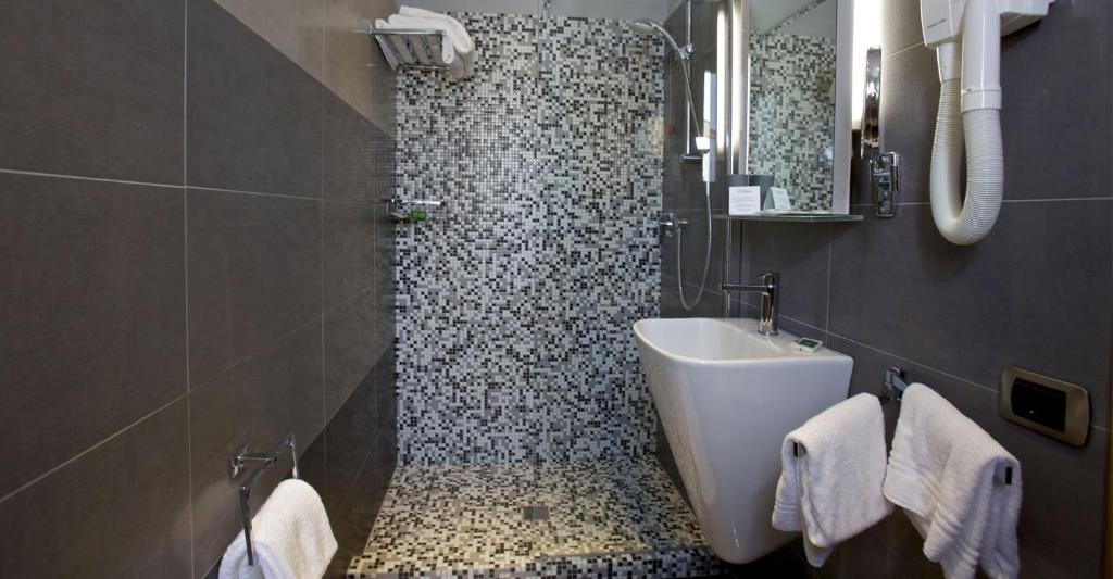 Koupelna v ubytování Hotel Tirrenia
