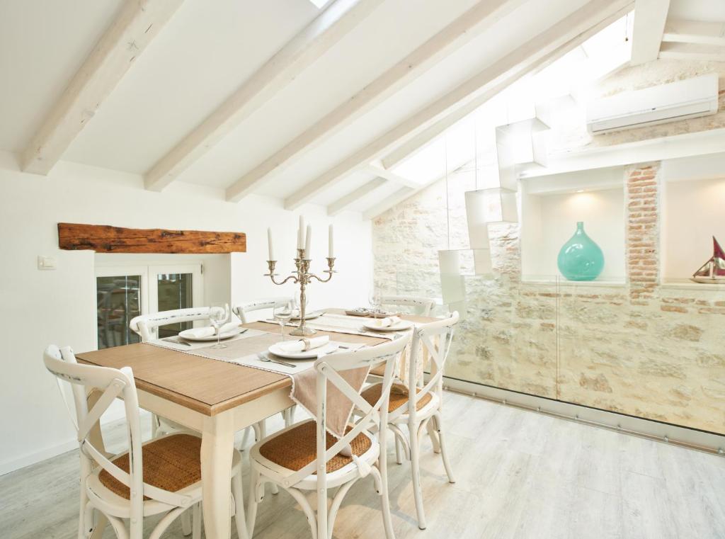 Zdjęcie z galerii obiektu Old Town Splendid Apartments by Irundo w Rovinj