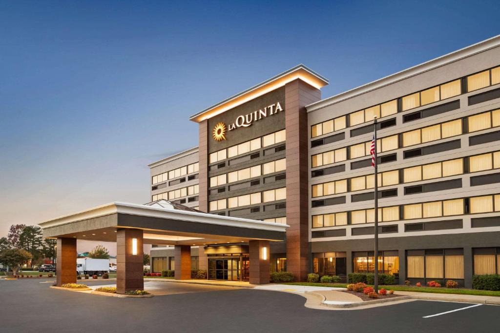 a rendering of the front of a hotel at La Quinta Inn & Suites by Wyndham Richmond-Midlothian in Midlothian