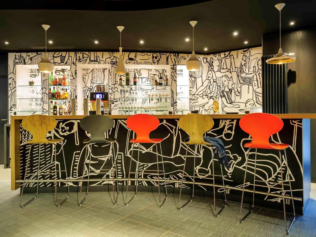 Lounge nebo bar v ubytování Ibis Hamburg City
