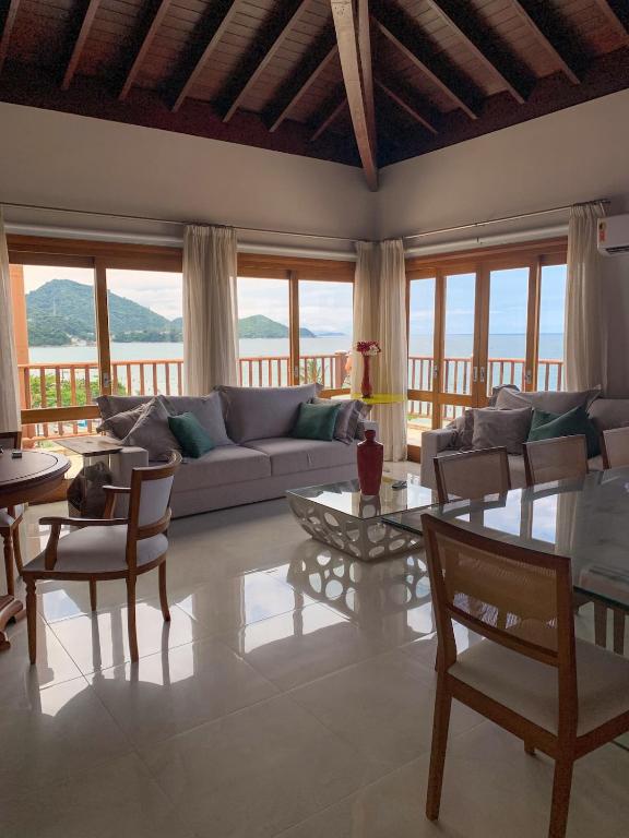  Cobertura alto padrão com vista para o mar