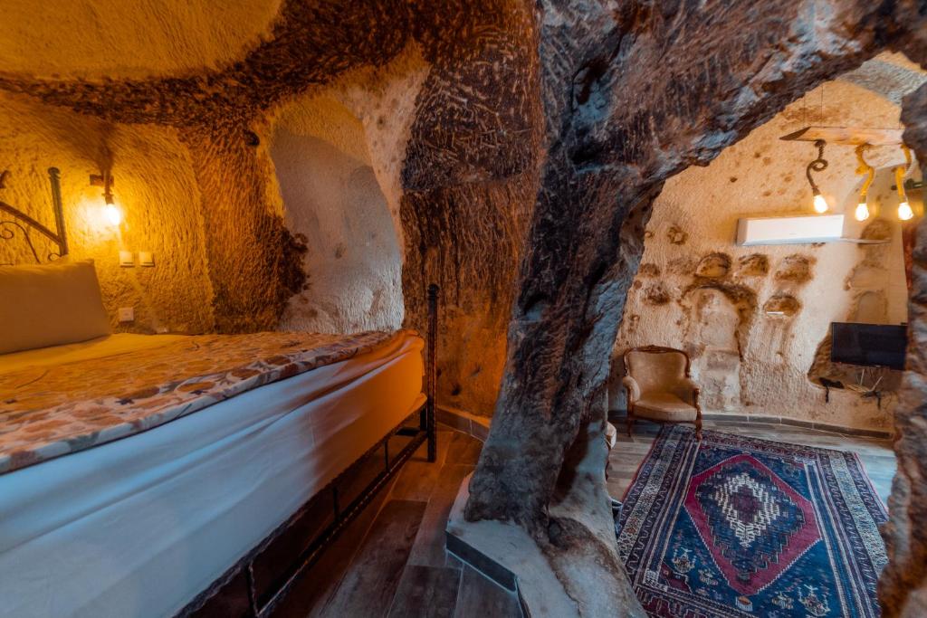 Postel nebo postele na pokoji v ubytování Amber Cave Suites