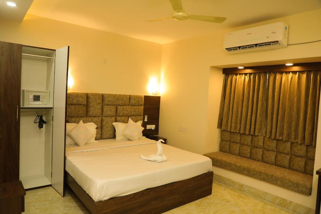 Postel nebo postele na pokoji v ubytování Hotel Bandhan Residency