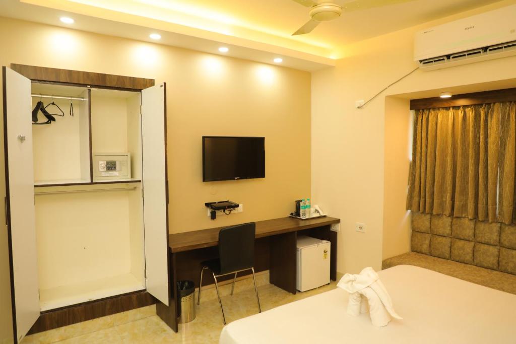 TV a/nebo společenská místnost v ubytování Hotel Bandhan Residency