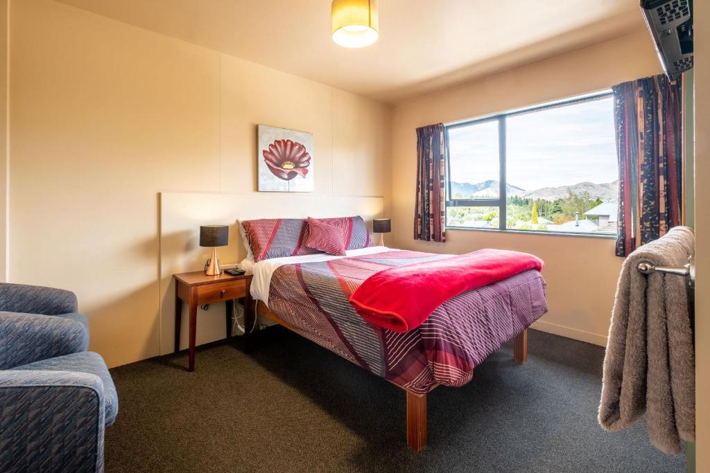 Postel nebo postele na pokoji v ubytování Kakapo Lodge