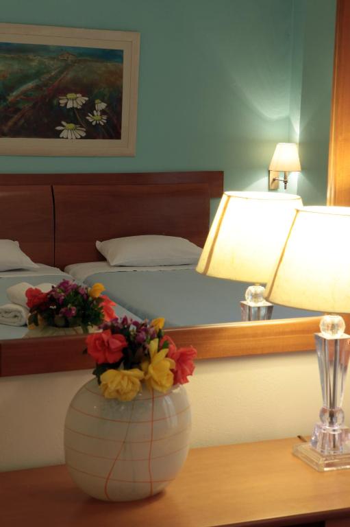 Postel nebo postele na pokoji v ubytování Kyniska Hotel