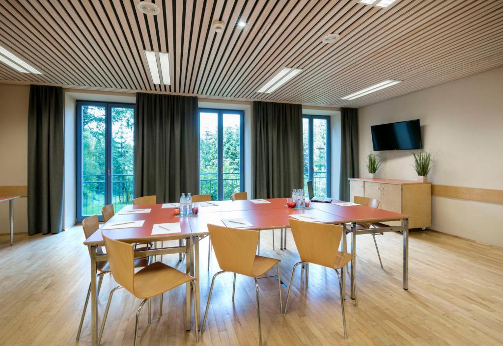 TV a/nebo společenská místnost v ubytování JUFA Hotel Mariazell