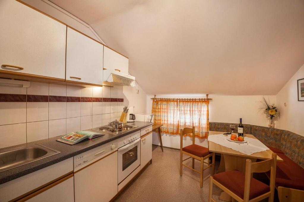 Kuchyňa alebo kuchynka v ubytovaní Ferienwohnung Brugger 4 Personen