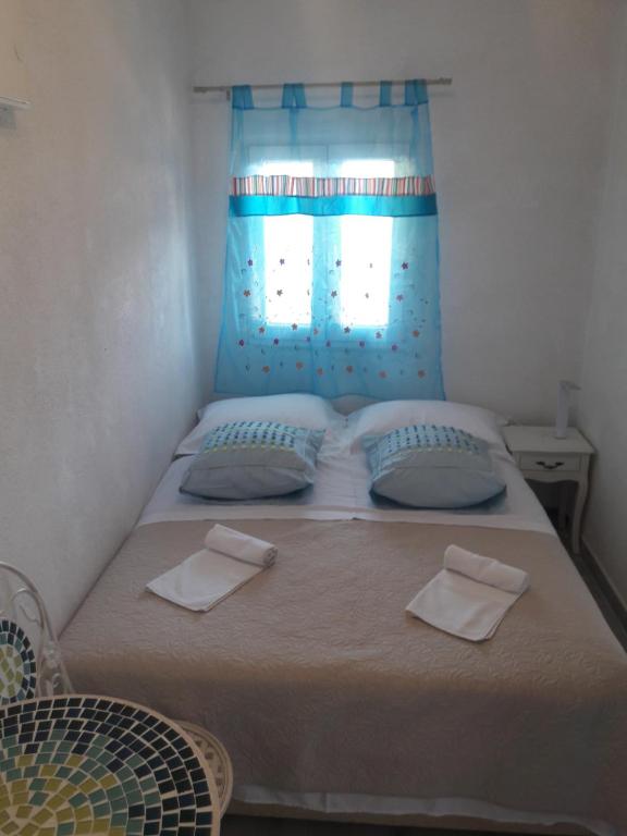 Posteľ alebo postele v izbe v ubytovaní Robinson Medvidina Small room