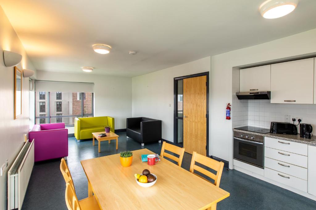 Kuchyň nebo kuchyňský kout v ubytování Maynooth Campus Apartments