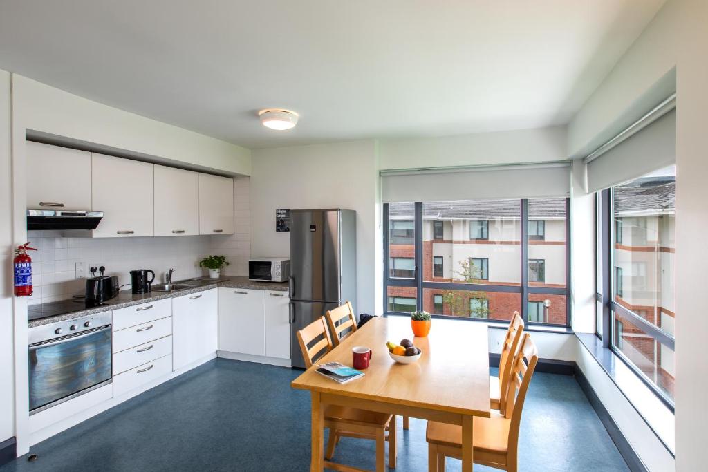 Kuchyň nebo kuchyňský kout v ubytování Maynooth Campus Apartments