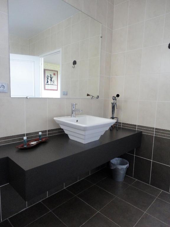 Auberge Les Hauts De Chenas - Salle Familiale (2 Adultes + 2 Enfants)