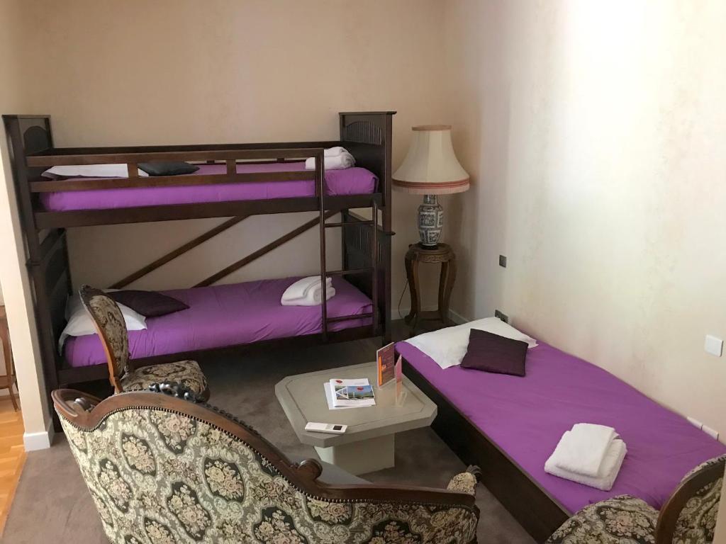 Auberge Les Hauts De Chenas - Salle Familiale (2 Adultes + 3 Enfants)