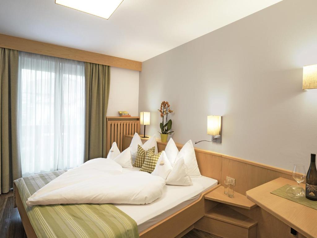 Posteľ alebo postele v izbe v ubytovaní Hotel Sonnenhof