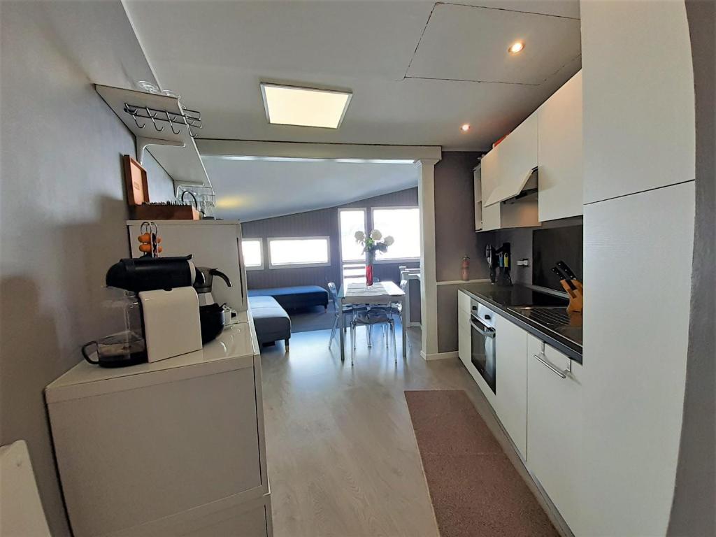 A kitchen or kitchenette at La Coquille