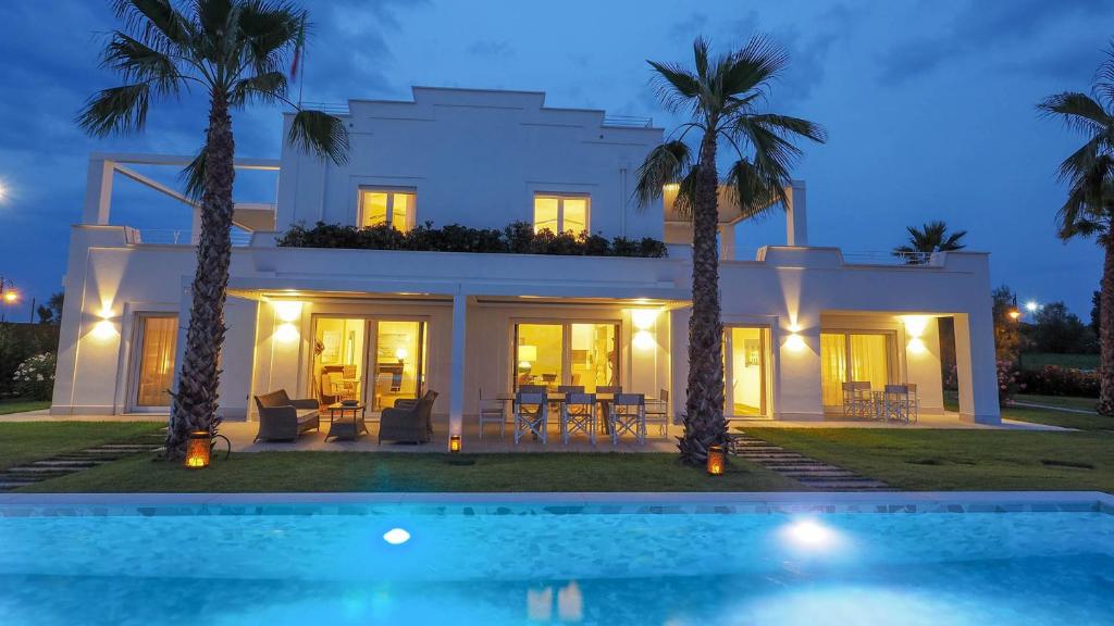 Basen w obiekcie PORTOVERDE BEACH VILLA 12, Emma Villas lub w pobliżu