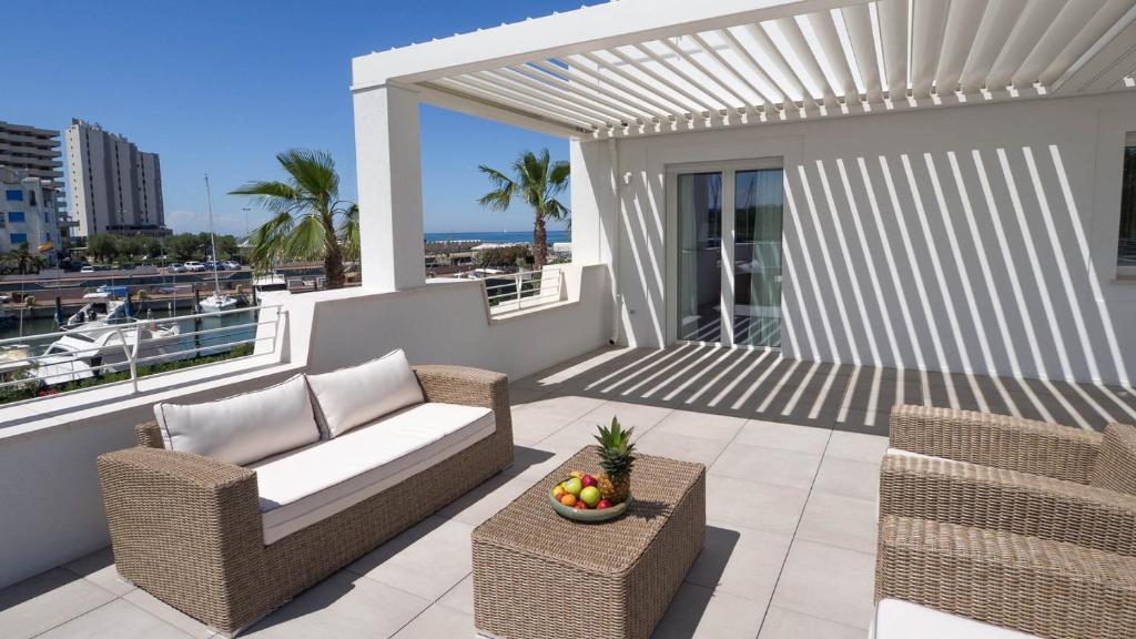 Część wypoczynkowa w obiekcie PORTOVERDE BEACH VILLA 12, Emma Villas