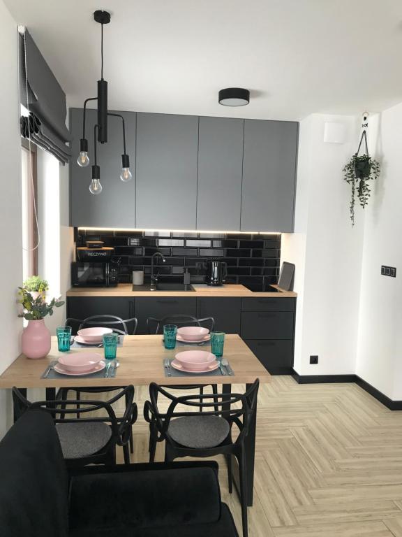 Kuchyňa alebo kuchynka v ubytovaní Apartament w Kluszkowcach nad Jeziorem Czorsztyńskim