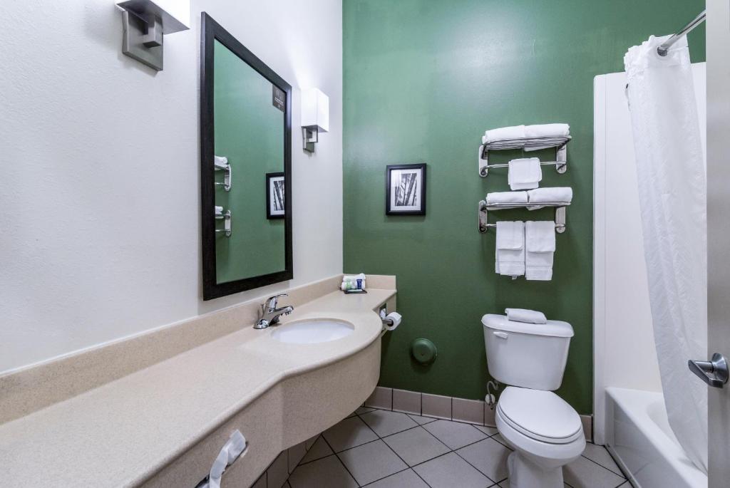 Sleep Inn & Suites Smithfield near I-95 - King Room - No Fumadores