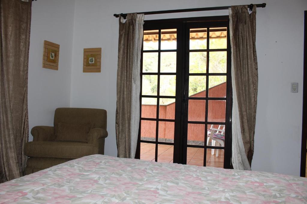  Casa na Serra de Itaipava: Natureza com conforto