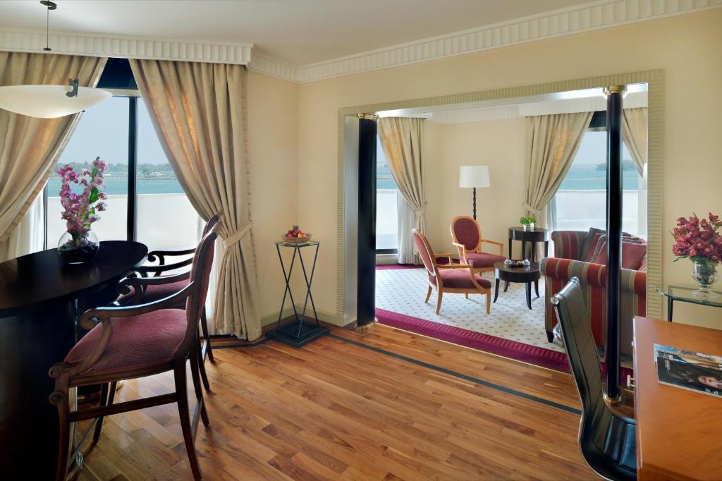 Posezení v ubytování InterContinental Jeddah by IHG