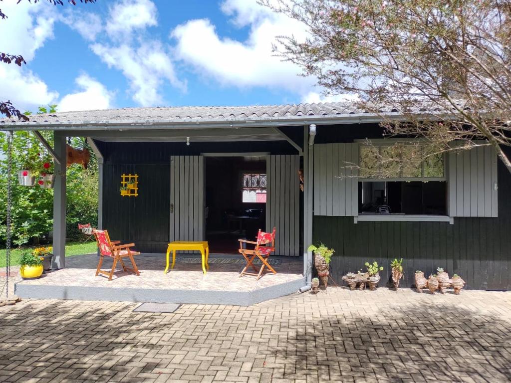  Recanto dos Oliveiras Hospedada por Dick e Clair