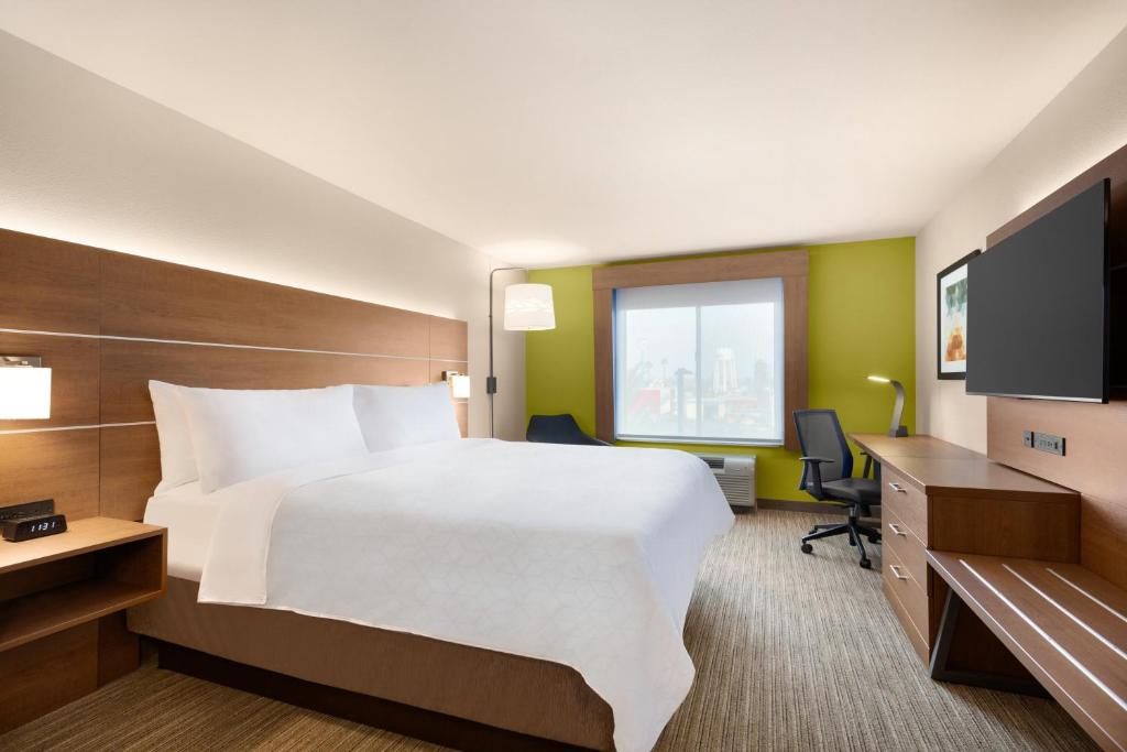 Holiday Inn Express & Suites Merced - Yosemite Natl Pk Area, an IHG Hotel - King Suite Con Sofá Cama