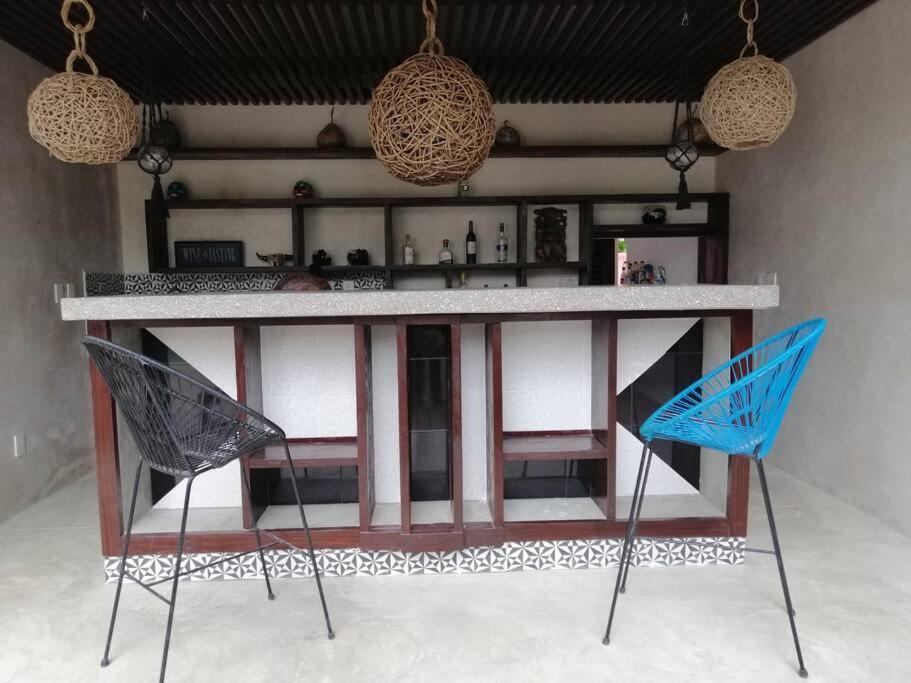 Spacious Swim up Condo as 2 Bd 2 pools Close to Beach 101