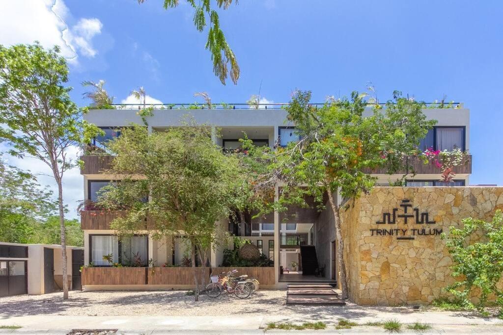 Spacious Swim up Condo as 2 Bd 2 pools Close to Beach 101