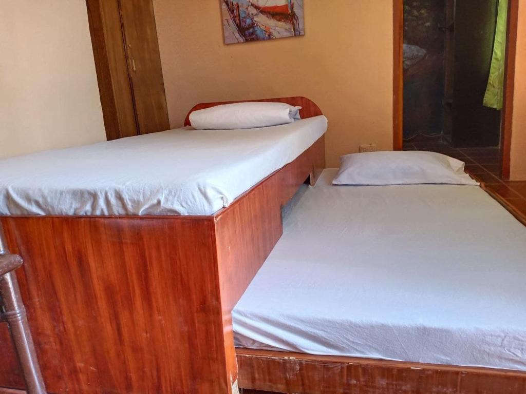 Postel nebo postele na pokoji v ubytování RedDoorz Near Gaisano Grand Cordova