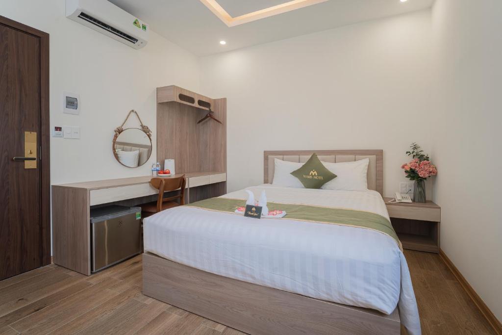 Postel nebo postele na pokoji v ubytování Maris Da Nang Hotel & Apartment