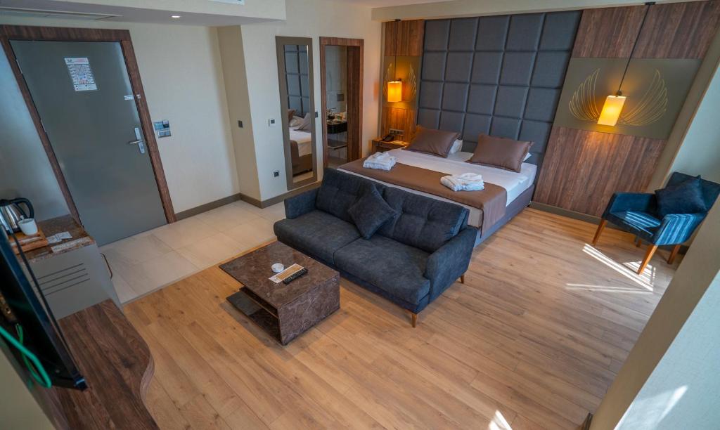 Postel nebo postele na pokoji v ubytování NEW KARAMAN HOTEL