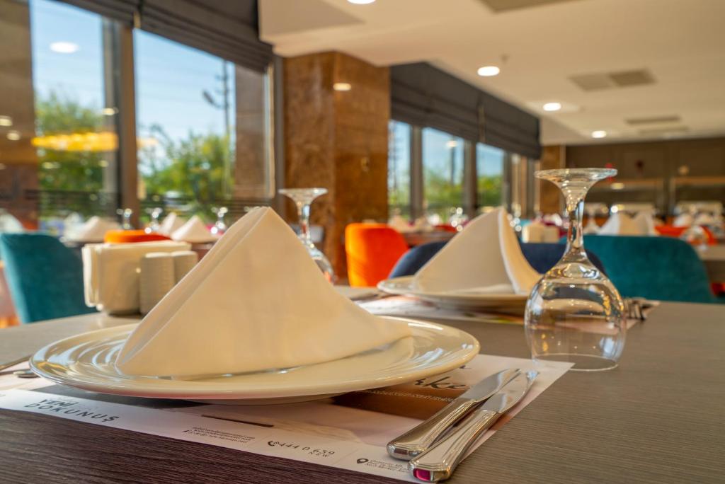 Restaurace v ubytování NEW KARAMAN HOTEL