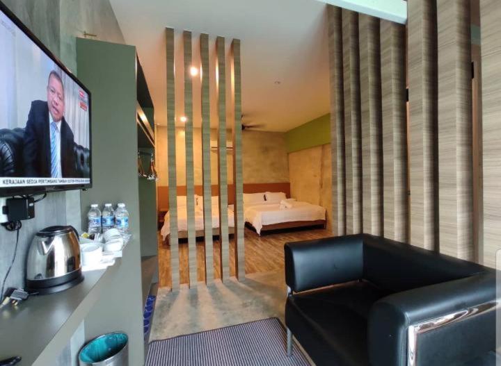 TV a/nebo společenská místnost v ubytování Rick Resort Teluk Intan