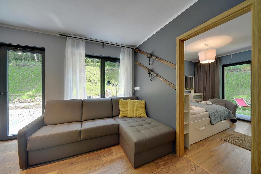 Posezení v ubytování Ekskluzywne Apartamenty Sun Seasons 24 w Karpaczu by Noclegi Renters