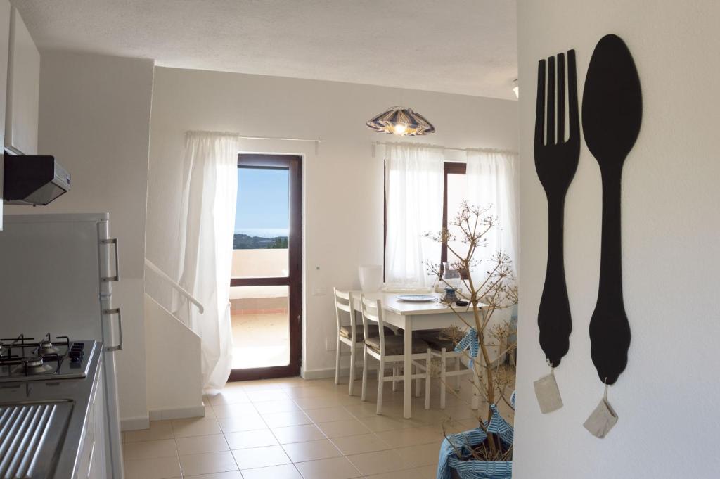 A kitchen or kitchenette at Terrazze di Chia