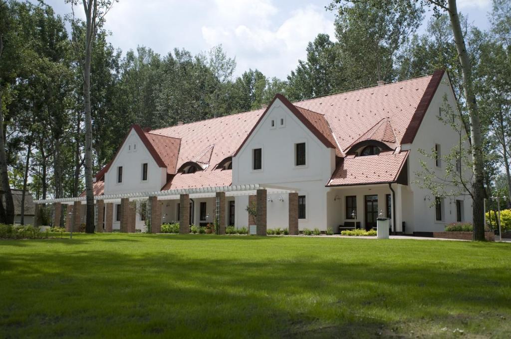 Varga Tanya Hotel 6041 Kerekegyháza, Kunpuszta 150. kép - 1