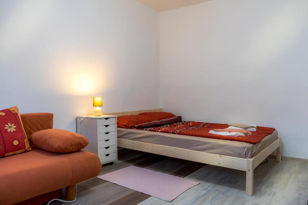 Robert Straja - One-Bedroom Apartment