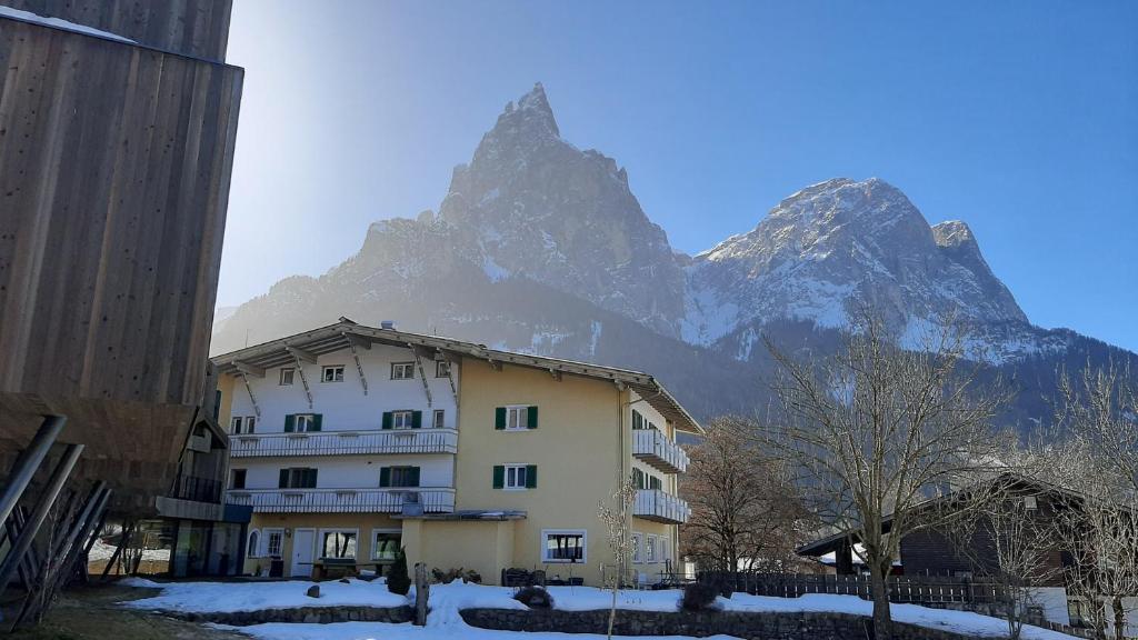 Nespecifikovaný výhled na hory nebo výhled na hory při pohledu z hotelu